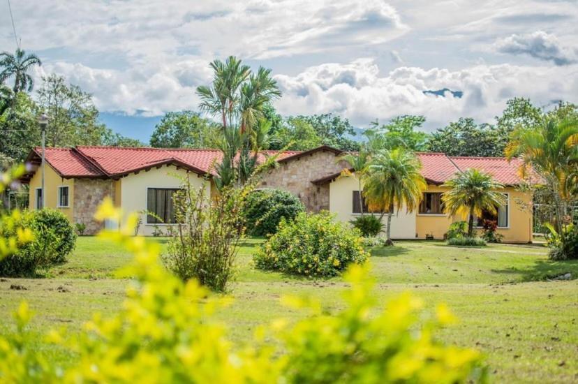 Linda Casa De Verano Con Amplias Zonas Verdes San Isidro De El General Kültér fotó