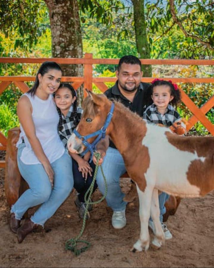 Linda Casa De Verano Con Amplias Zonas Verdes San Isidro De El General Kültér fotó